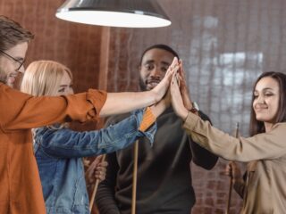 Jongens tegen de meiden Quiz Groepsuitje Teamuitje of Familiedag